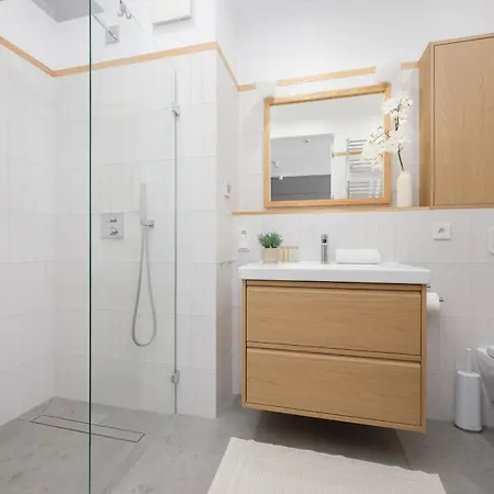 Chmielna Duo Luxury With Parking & Balcony, Centre By Renters Prestige