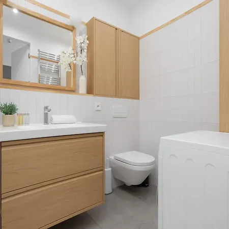 Apartment Chmielna Duo Luxury With Parking & Balcony, Centre By Renters Prestige Warsaw